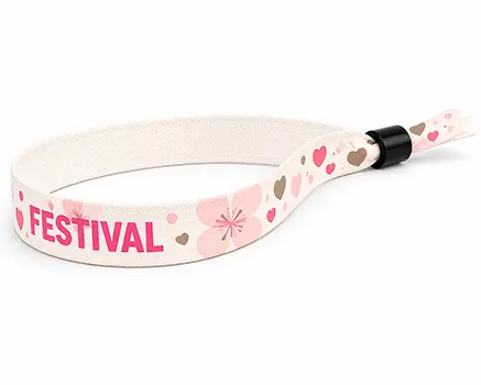 Braccialetti in tessuto per eventi con cuori rosa e fiori
