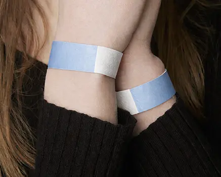 Blu braccialetti di carta